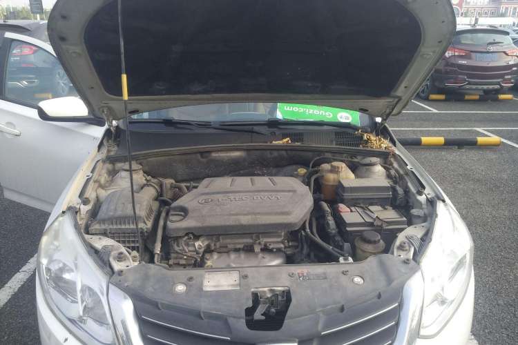 Used Baojun 630 2013 1.5L automatic Elite version Engine Bay