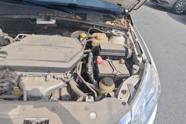 Used Baojun 630 2013 1.5L manual standard version Engine Bay Left