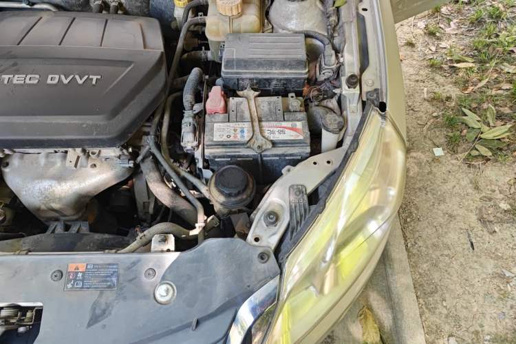 Used Baojun 630 2013 1.5L manual standard version Engine Bay Left