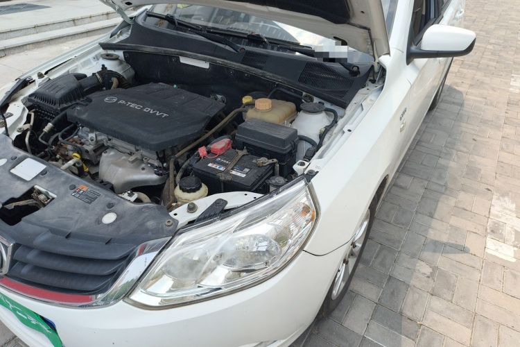 Used Baojun 630 2013 1.5L manual Entry-level trim Engine Bay Left