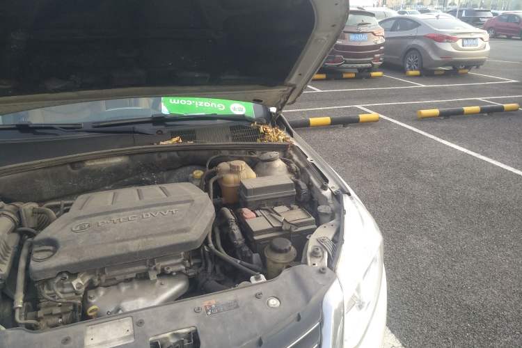 Used Baojun 630 2013 1.5L automatic Elite version Engine Bay Left