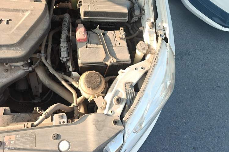 Used Baojun 630 2013 1.5L manual standard version Engine Bay Left