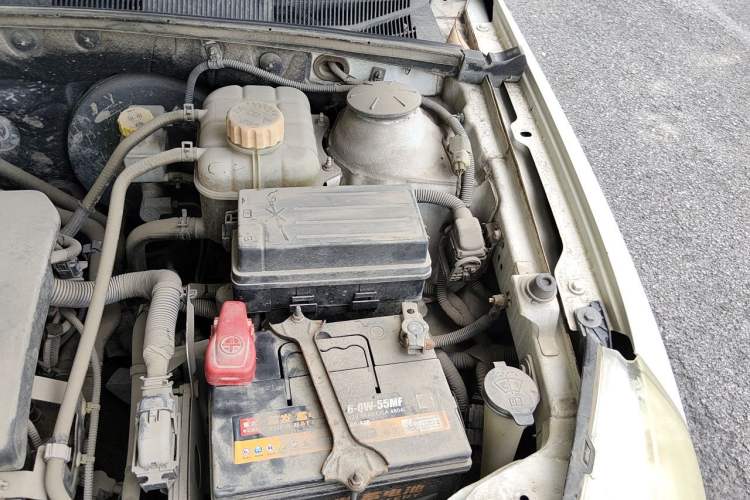 Used Baojun 630 2013 1.8L manual Comfort trim level Engine Bay Left