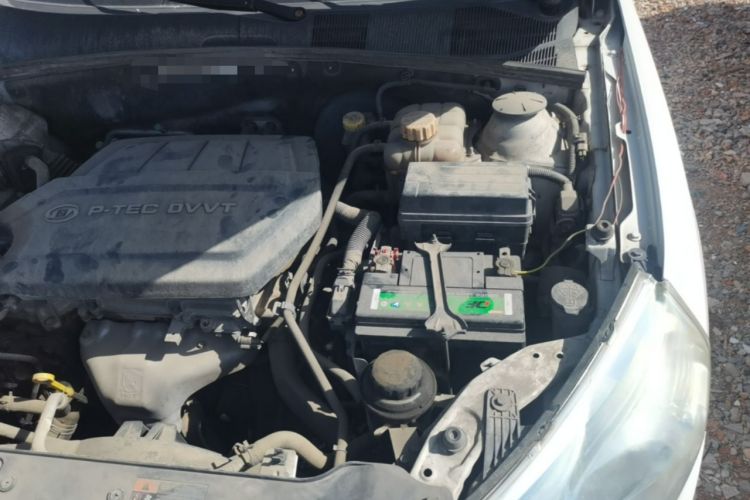 Used Baojun 630 2013 1.5L manual standard version Engine Bay Left