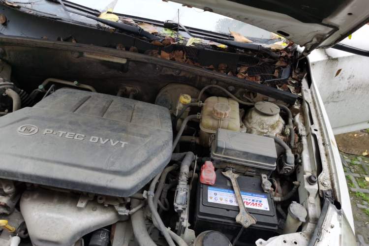Used Baojun 630 2013 1.5L manual Entry-level trim Engine Bay Left