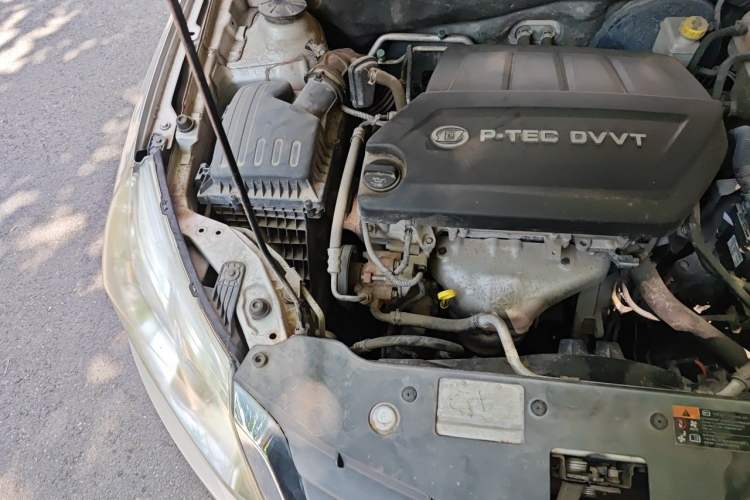 Used Baojun 630 2013 1.5L manual standard version Engine Bay Right