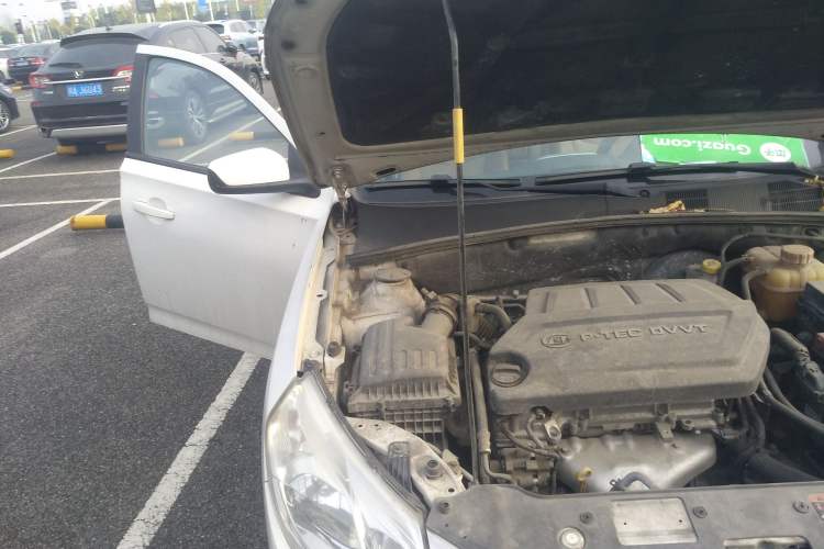 Used Baojun 630 2013 1.5L automatic Elite version Engine Bay Right