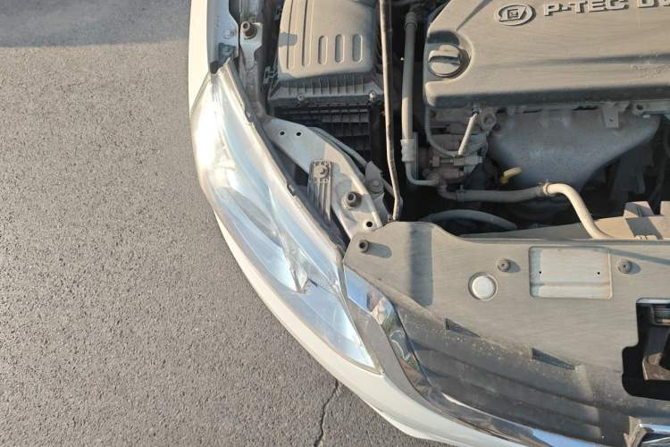 Used Baojun 630 2013 1.5L manual standard version Engine Bay Right