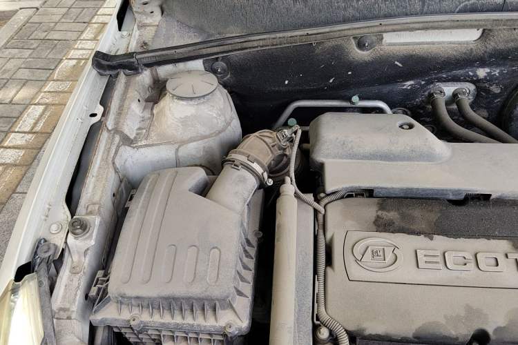 Used Baojun 630 2013 1.8L manual Comfort trim level Engine Bay Right