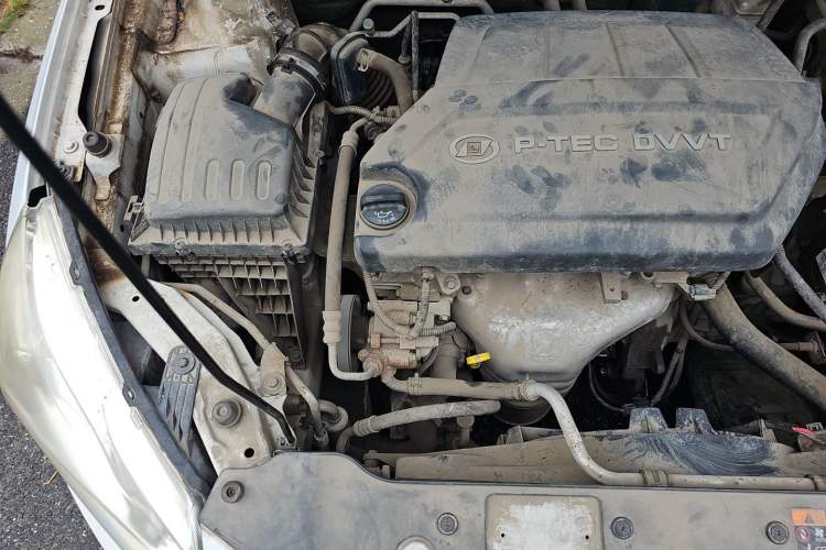 Used Baojun 630 2013 1.5L manual Entry-level trim Engine Bay Right