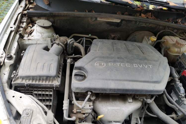 Used Baojun 630 2013 1.5L manual Entry-level trim Engine Bay Right