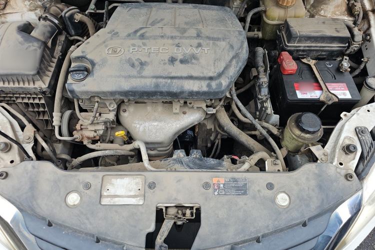 Used Baojun 630 2013 1.5L manual Entry-level trim Engine Bay