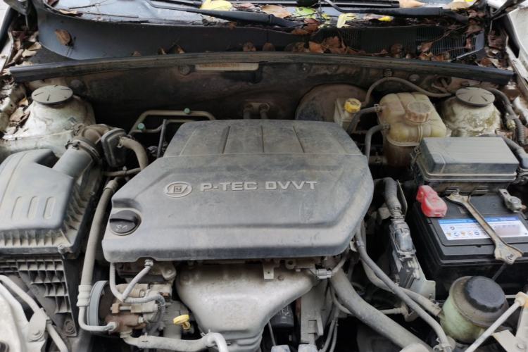 Used Baojun 630 2013 1.5L manual Entry-level trim Engine Bay