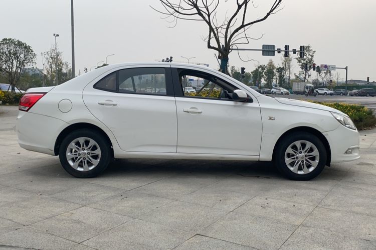Used Baojun 630 2013 1.5L manual Comfort trim Exterior 2
