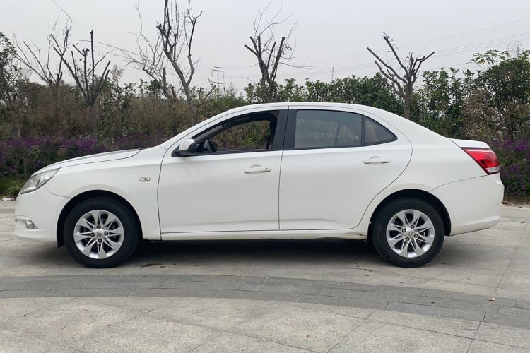 Used Baojun 630 2013 1.5L manual Comfort trim Exterior 5