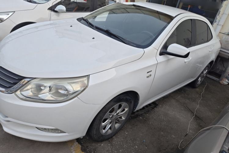Used Baojun 630 2013 1.5L manual Comfort trim Exterior 5