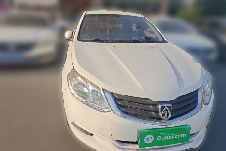 Used Baojun 630 2013 1.5L manual standard version Front