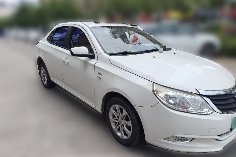 Used Baojun 630 2013 1.5L manual Entry-level trim Front Right 45 Deg