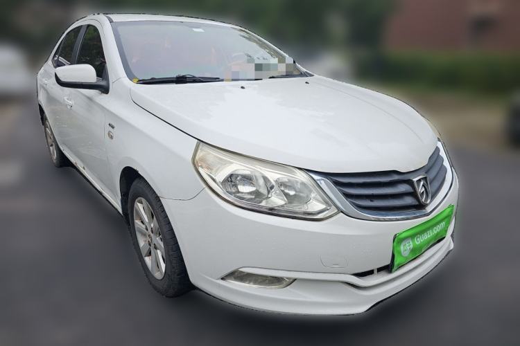 Used Baojun 630 2013 1.5L manual Entry-level trim Front Right 45 Deg