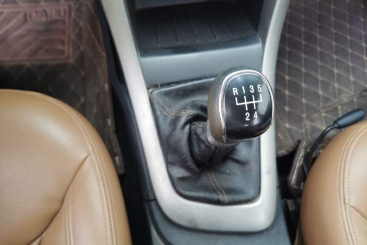 Used Baojun 630 2013 1.5L manual Elite version Gear Lever