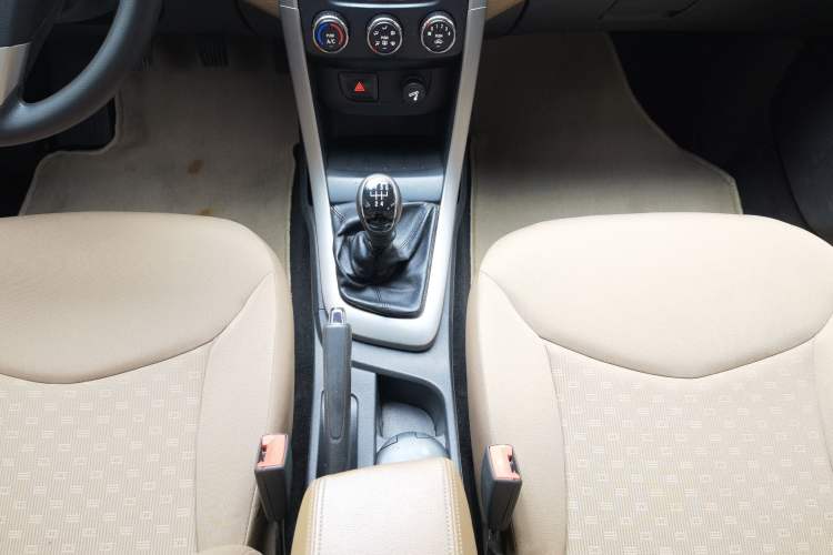 Used Baojun 630 2013 1.5L manual Comfort trim Gear Lever