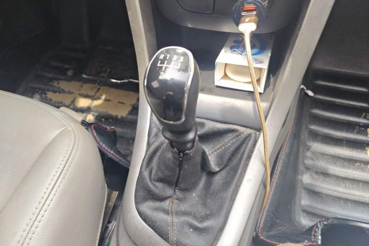 Used Baojun 630 2013 1.5L manual standard version Gear Lever