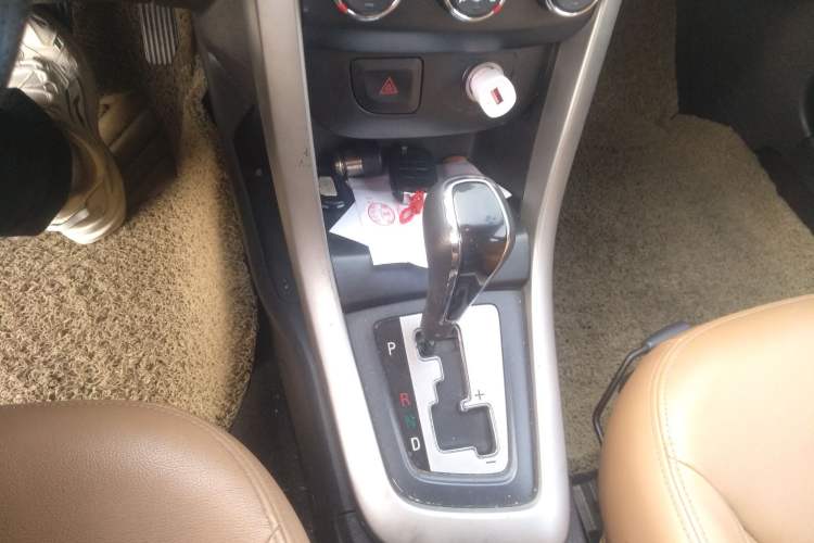 Used Baojun 630 2013 1.5L automatic Elite version Gear Lever