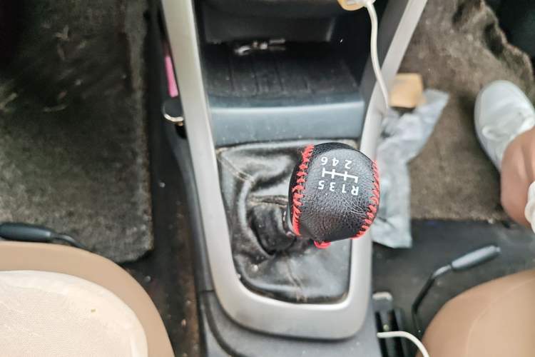 Used Baojun 630 2013 1.5L manual Comfort trim Gear Lever