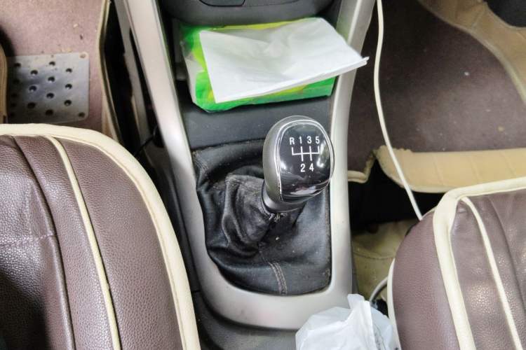 Used Baojun 630 2013 1.8L manual Comfort trim level Gear Lever