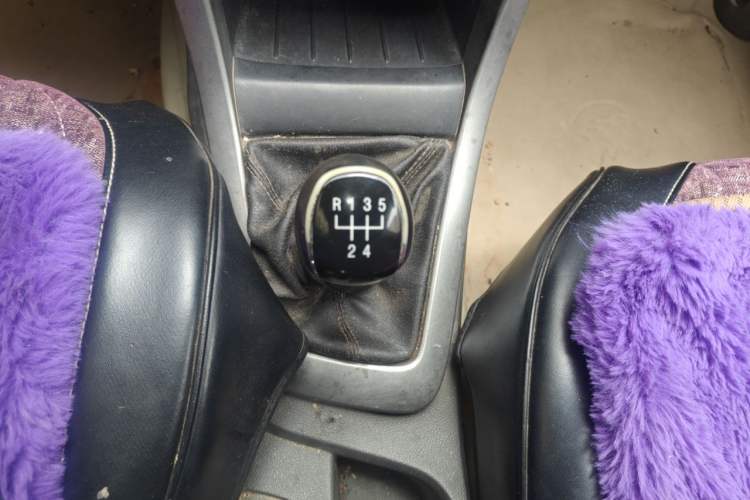 Used Baojun 630 2013 1.5L manual standard version Gear Lever