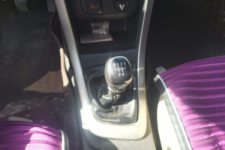 Used Baojun 630 2013 1.5L manual standard version Gear Lever