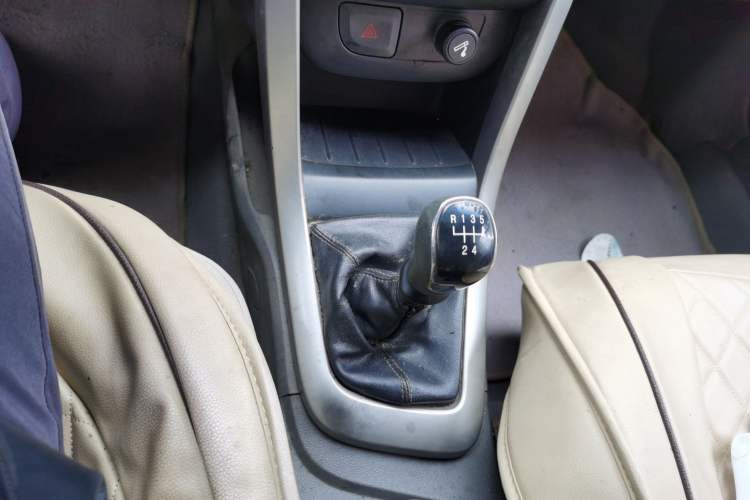 Used Baojun 630 2013 1.5L manual Entry-level trim Gear Lever