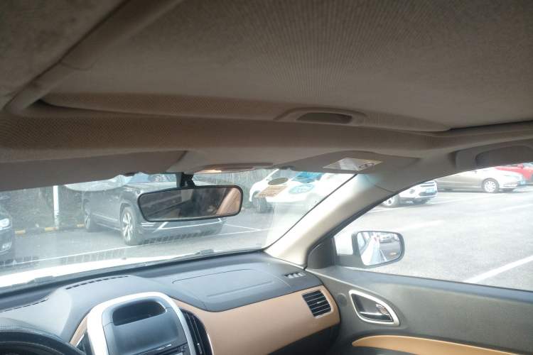 Used Baojun 630 2013 1.5L automatic Elite version Headliner
