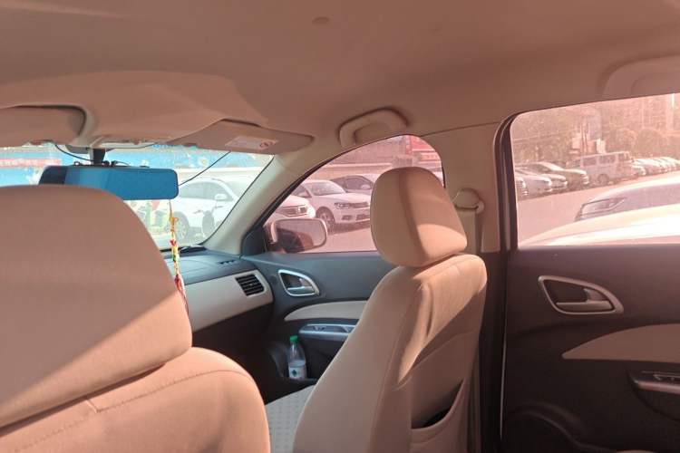 Used Baojun 630 2013 1.5L manual standard version Headliner