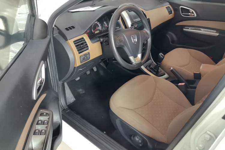 Used Baojun 630 2013 1.5L manual Comfort trim Interior 1