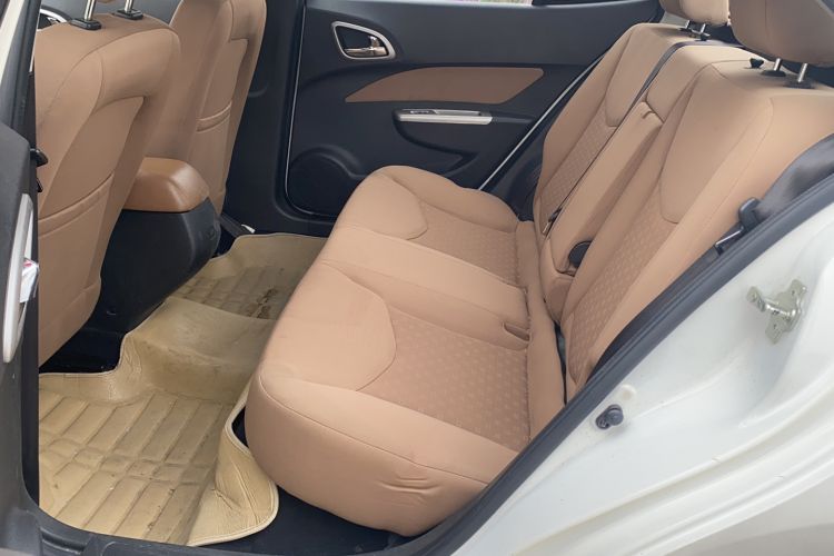 Used Baojun 630 2013 1.5L manual Comfort trim Interior 1