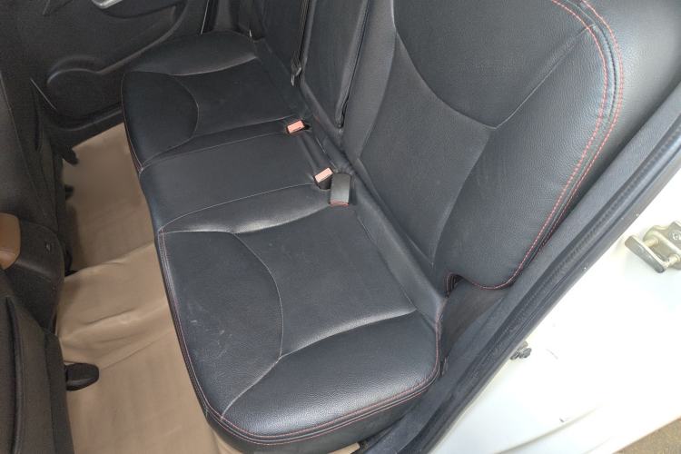 Used Baojun 630 2013 1.5L manual Comfort trim Interior 1
