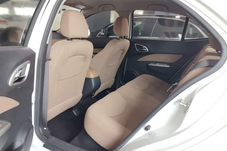 Used Baojun 630 2013 1.5L manual Comfort trim Interior 2