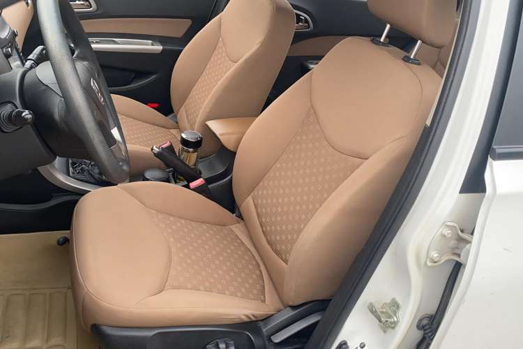 Used Baojun 630 2013 1.5L manual Comfort trim Interior 2