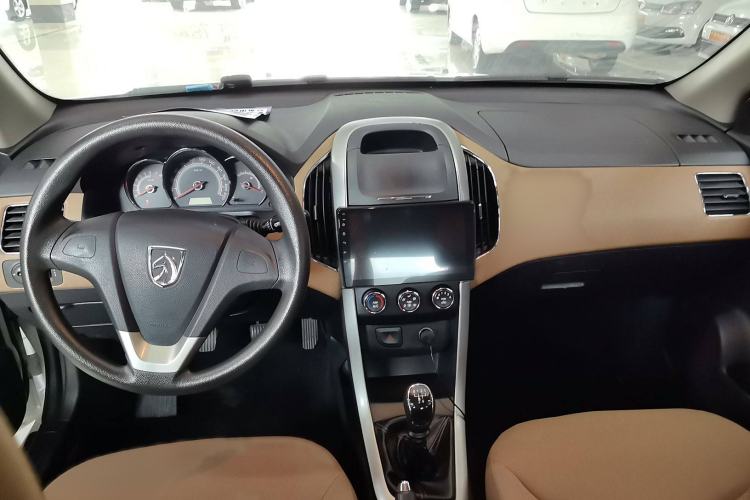 Used Baojun 630 2013 1.5L manual Comfort trim Interior 3