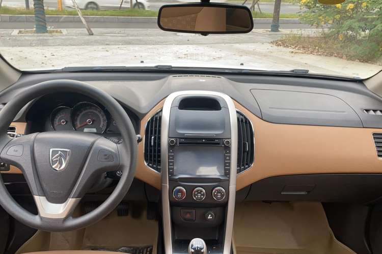 Used Baojun 630 2013 1.5L manual Comfort trim Interior 3