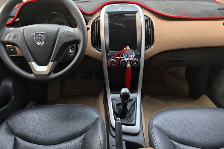 Used Baojun 630 2013 1.5L manual Comfort trim Interior 3