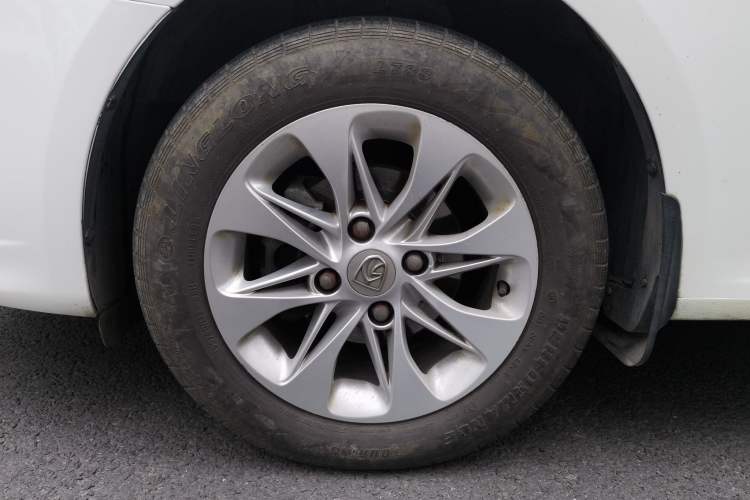 Used Baojun 630 2013 1.5L manual Comfort trim Left Front Wheel Hub