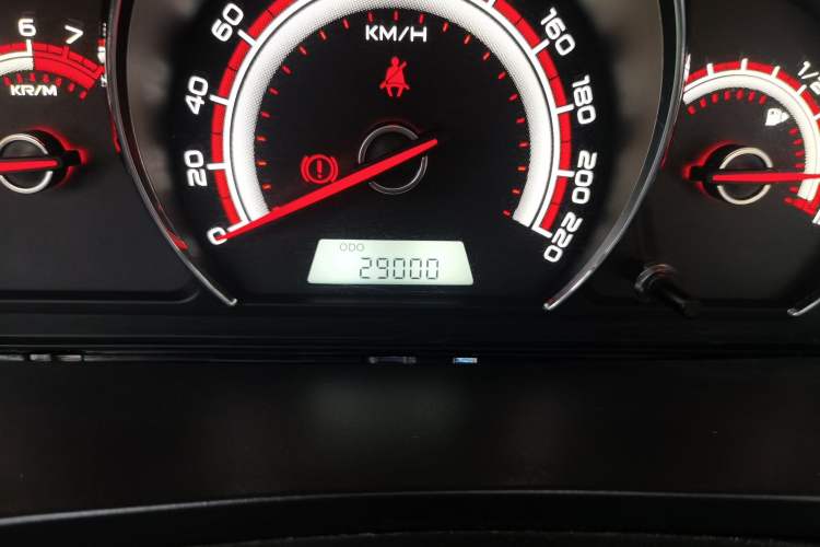 Used Baojun 630 2013 1.5L manual Comfort trim Odometer Close Up
