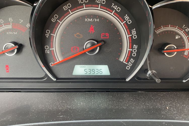 Used Baojun 630 2013 1.5L manual Comfort trim Odometer Close Up