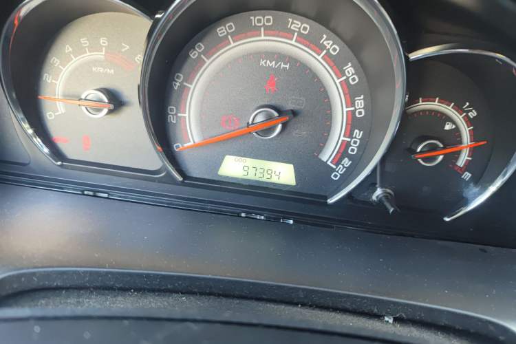 Used Baojun 630 2013 1.5L manual Comfort trim Odometer Close Up