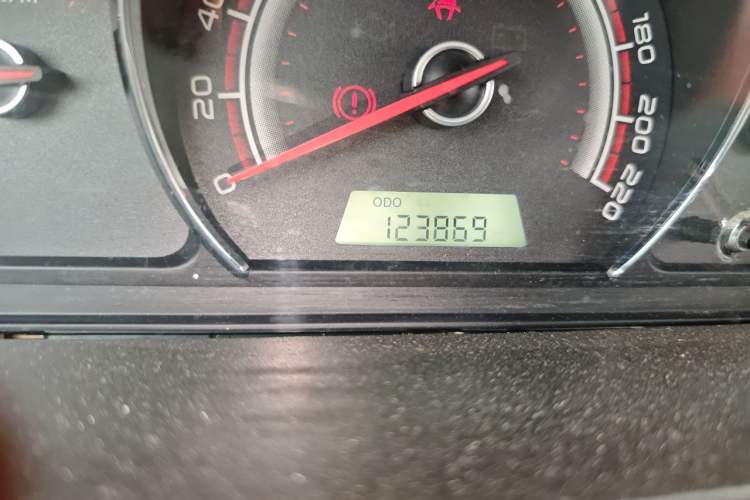 Used Baojun 630 2013 1.5L manual Comfort trim Odometer Close Up