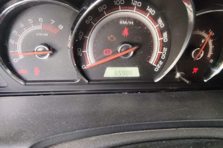 Used Baojun 630 2013 1.8L manual Comfort trim level Odometer Close Up