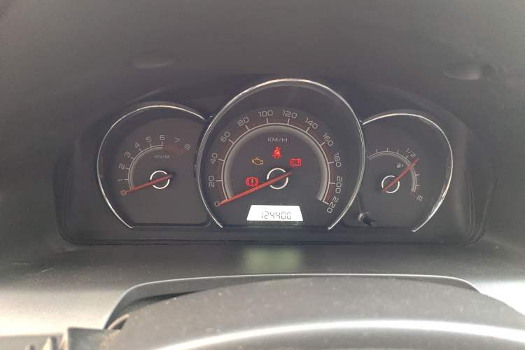 Used Baojun 630 2013 1.5L manual Comfort trim Odometer Close Up