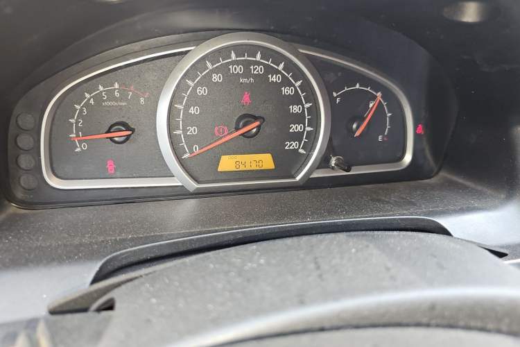 Used Baojun 630 2013 1.5L manual Entry-level trim Odometer Close Up